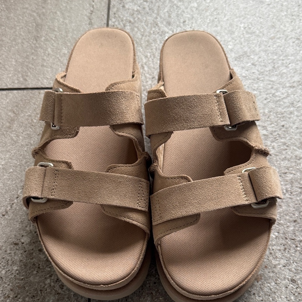 UGG Goldenstar Hi Slide Sandals